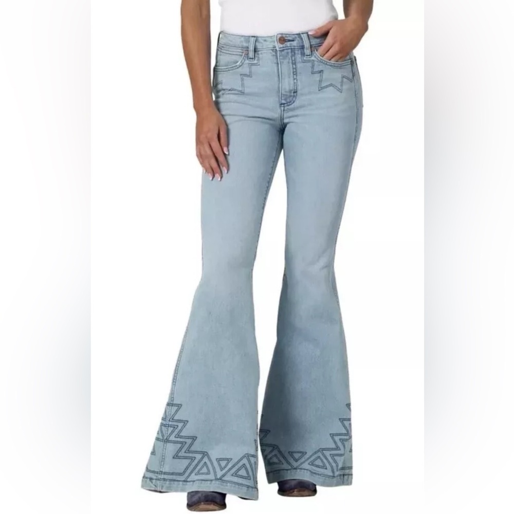 Wrangler Retro Light Wash Embroidered Flare Jean